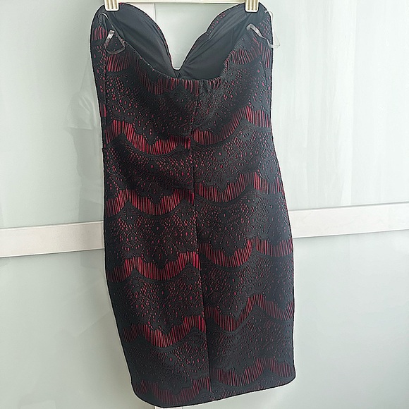 Mini Strapless black and red lace dress - Picture 3 of 4